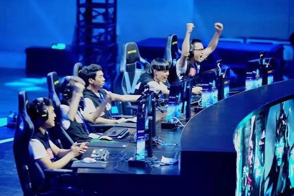 LNG Esports 宣布：国际选手 shad0w 作为自由球员加入该队